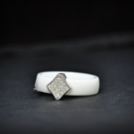 Pierścionek porcelanowy biały-ROMB