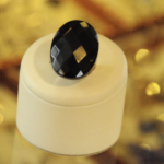 Pierścionek z fasetowanym Onyksem