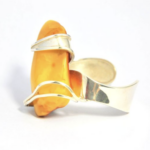 Bransoleta z dużym bursztynem