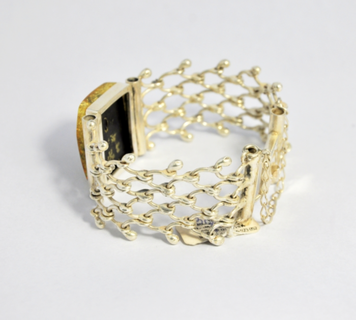 Pleciona bransoleta z zielonym bursztynem - obrazek 2