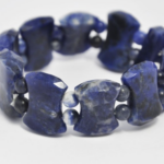 Bransoleta z niebieskich agatów