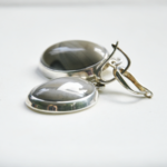 Owalne kolczyki z krzemieniem pasiastym