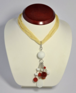 Naszyjnik z ozdobnymi kamieniami