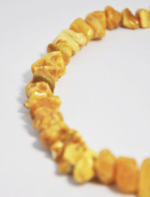 Naszyjnik z drobnych bursztynów - obrazek 2