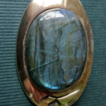 Zawieszko- broszka z labradorytem