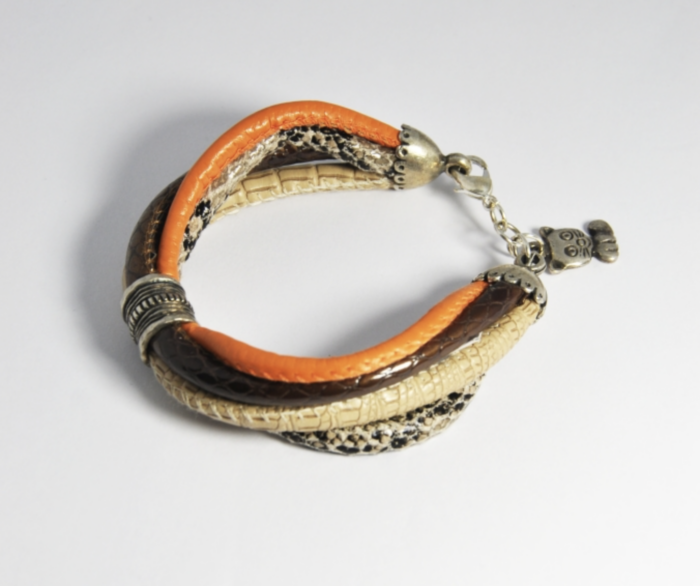 Bransoleta ze skórzanych rzemyków - obrazek 1