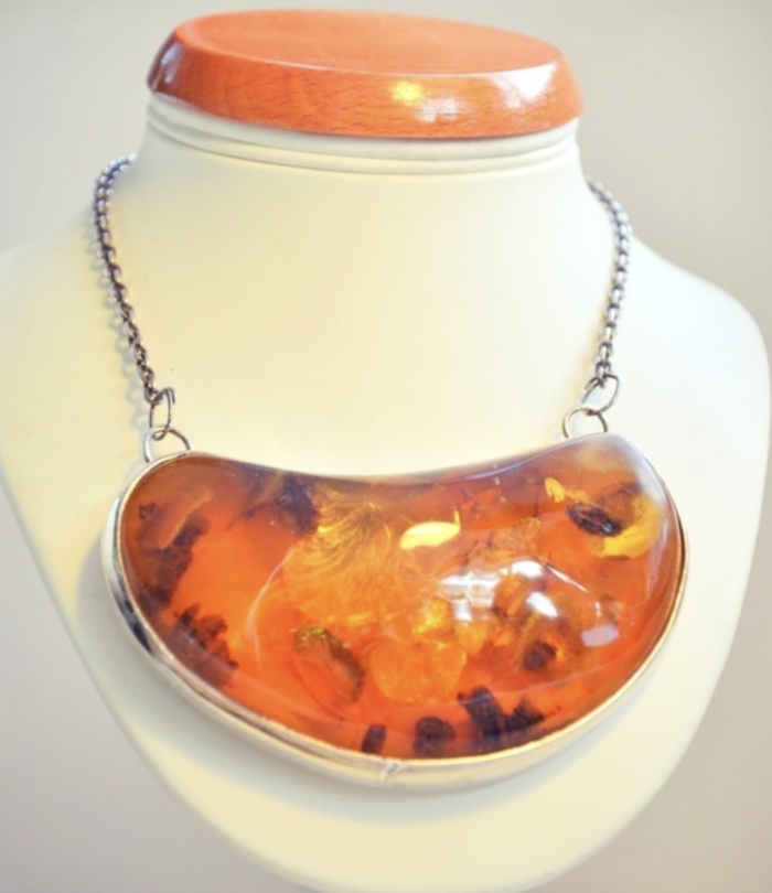 Bursztynowy naszyjnik na łańcuszku - Image 1