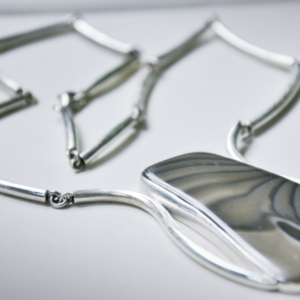 Kolia z krzemieniem pasiastym