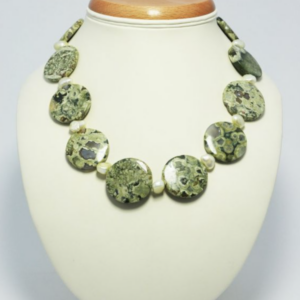 Ozdobne płaskie agaty z perłami