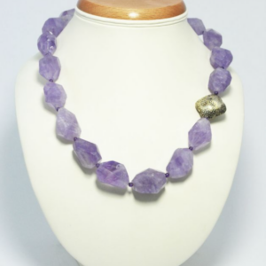 Naszyjnik z dużych ametystów