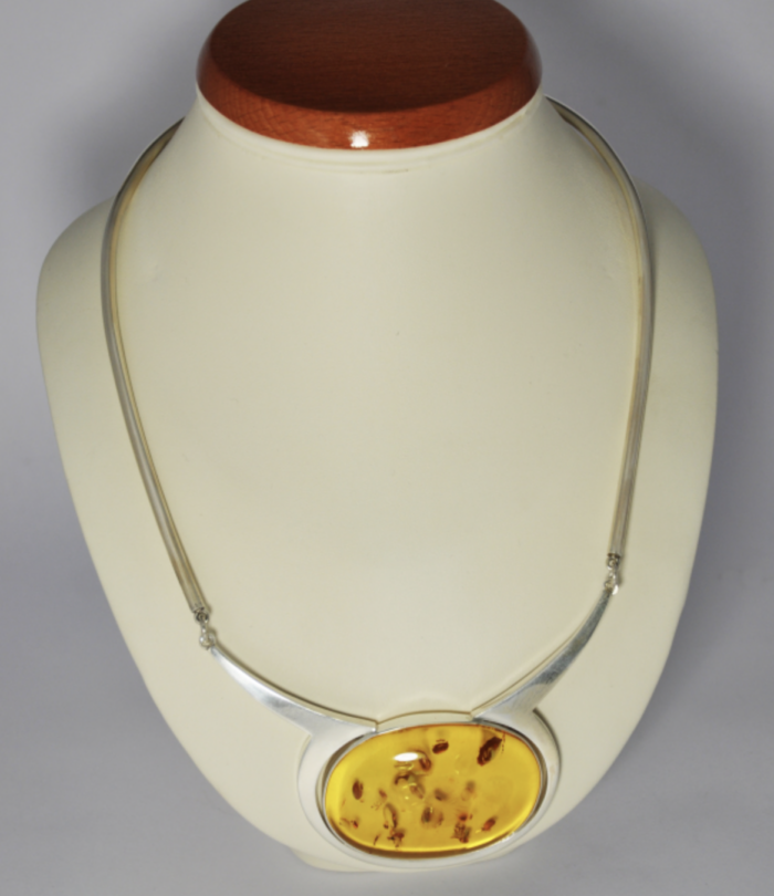 Srebrna kolia z bursztynem - obrazek 1