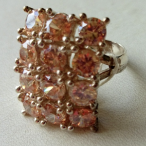 Pierścionek z łososiową cyrkonią